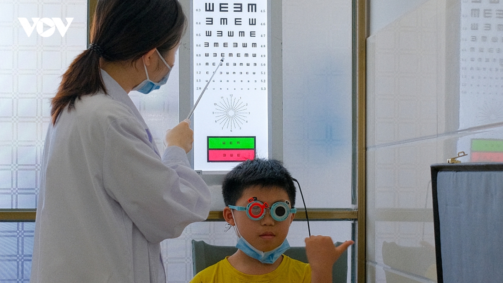 Trung Quốc ban hành kế hoạch phòng chống cận thị ở trẻ em