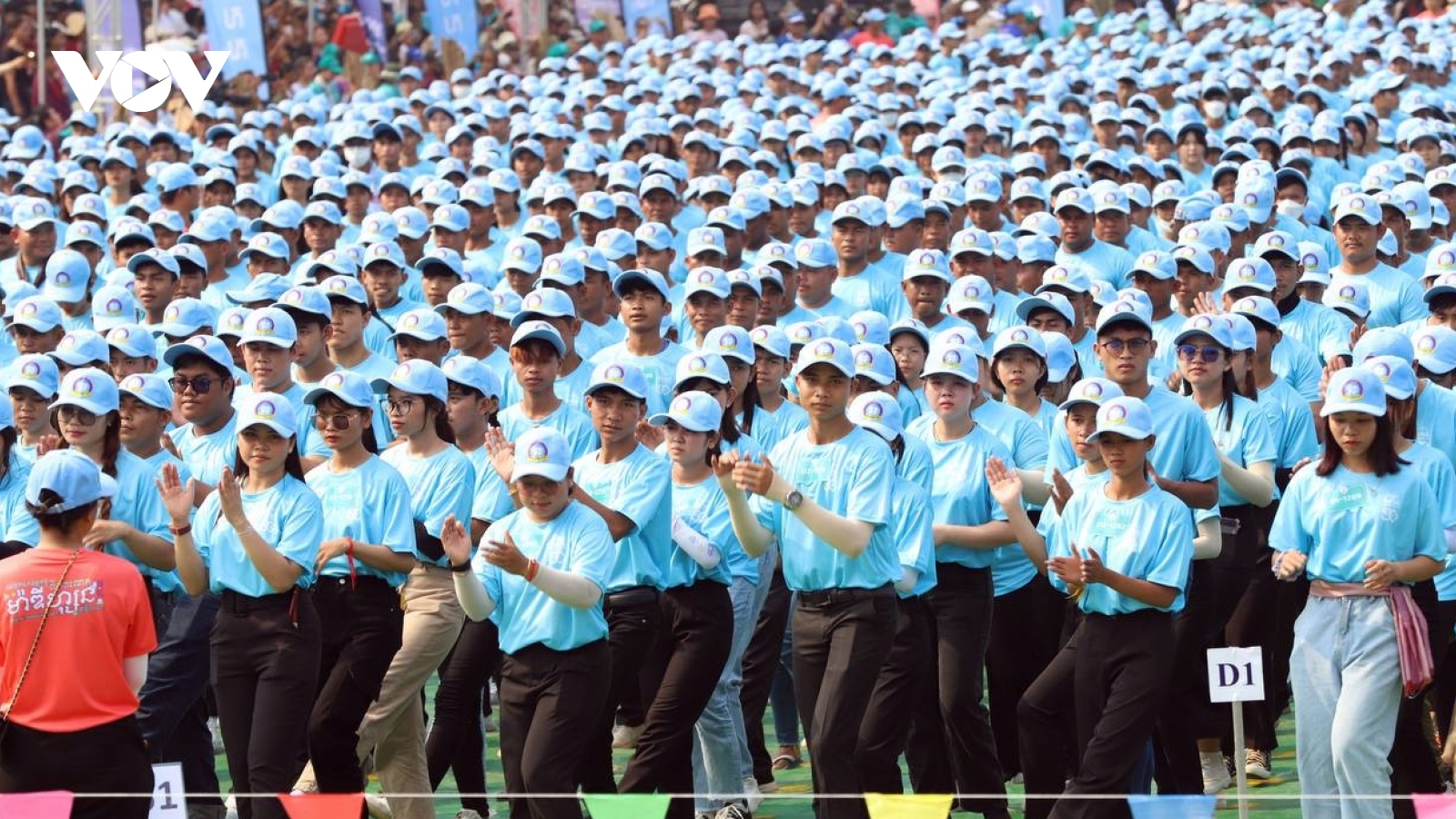 Campuchia phá kỷ lục Guinness về số lượng người nhảy Madison