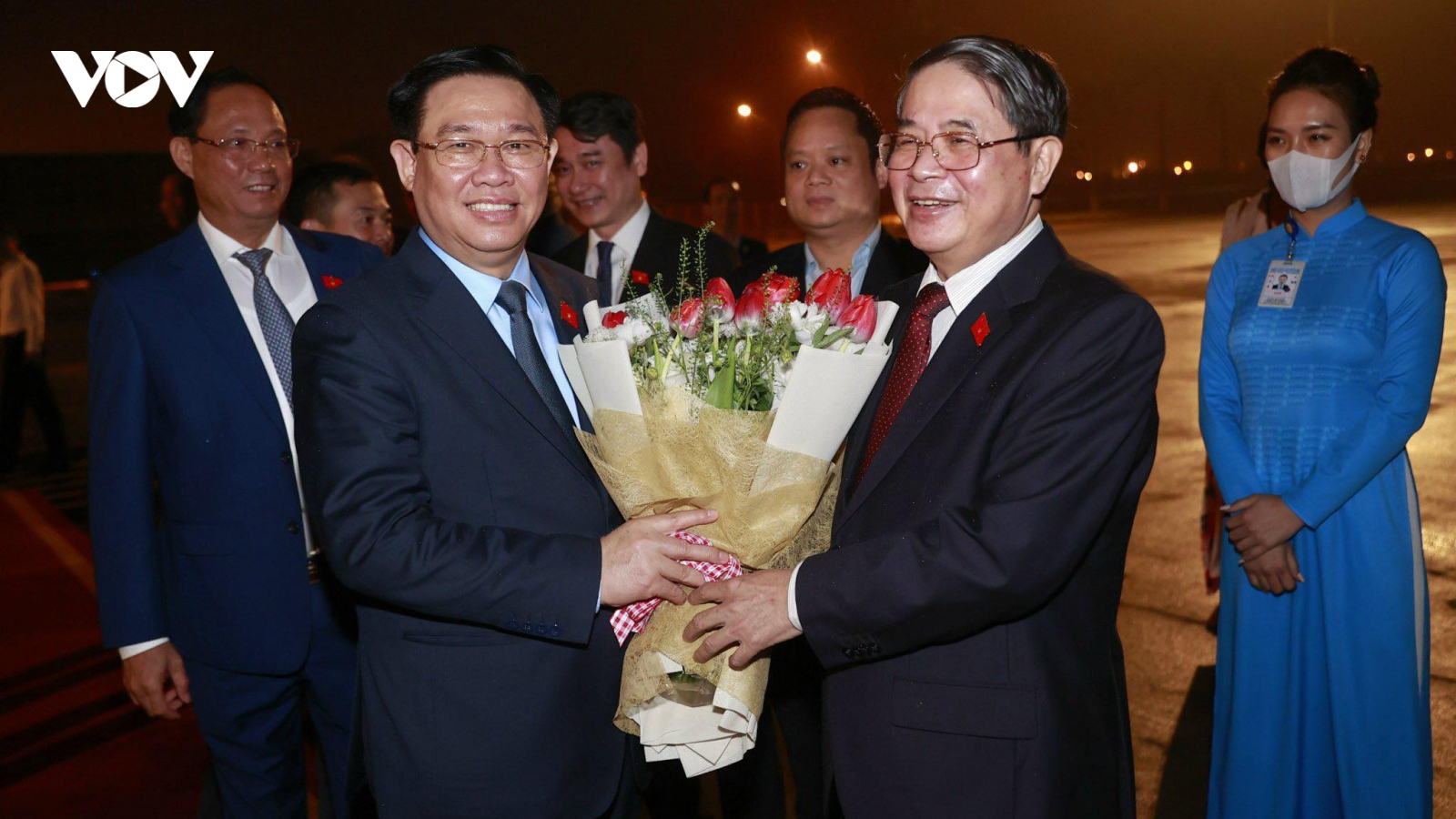Chủ tịch Quốc hội Vương Đình Hụê rời Hà Nội bắt đầu thăm chính thức Cộng hòa Cuba