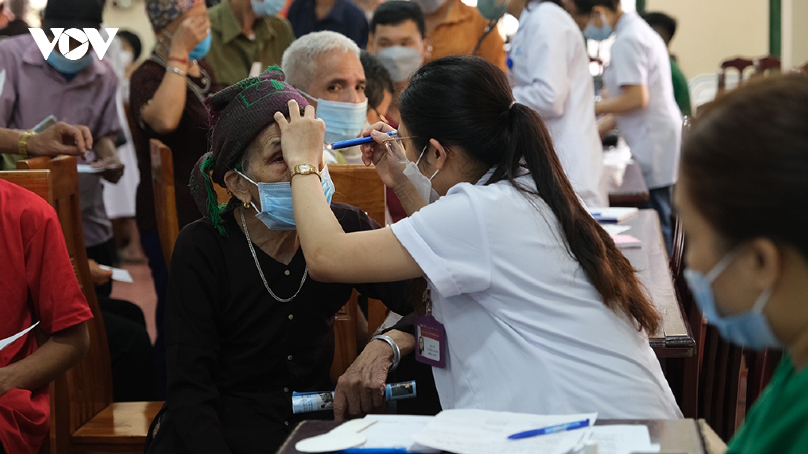 Khám chữa bệnh miễn phí cho bà con xã miền núi ở Tuyên Quang