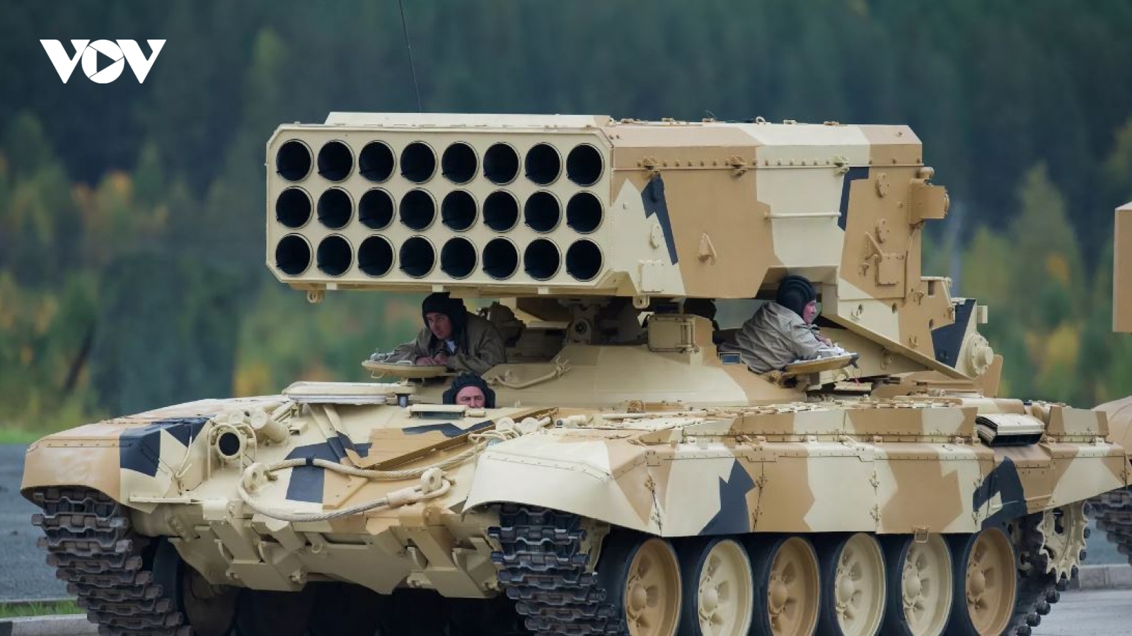 Nga dùng pháo nhiệt áp hạng nặng TOS-1 phá hủy thành trì của Ukraine