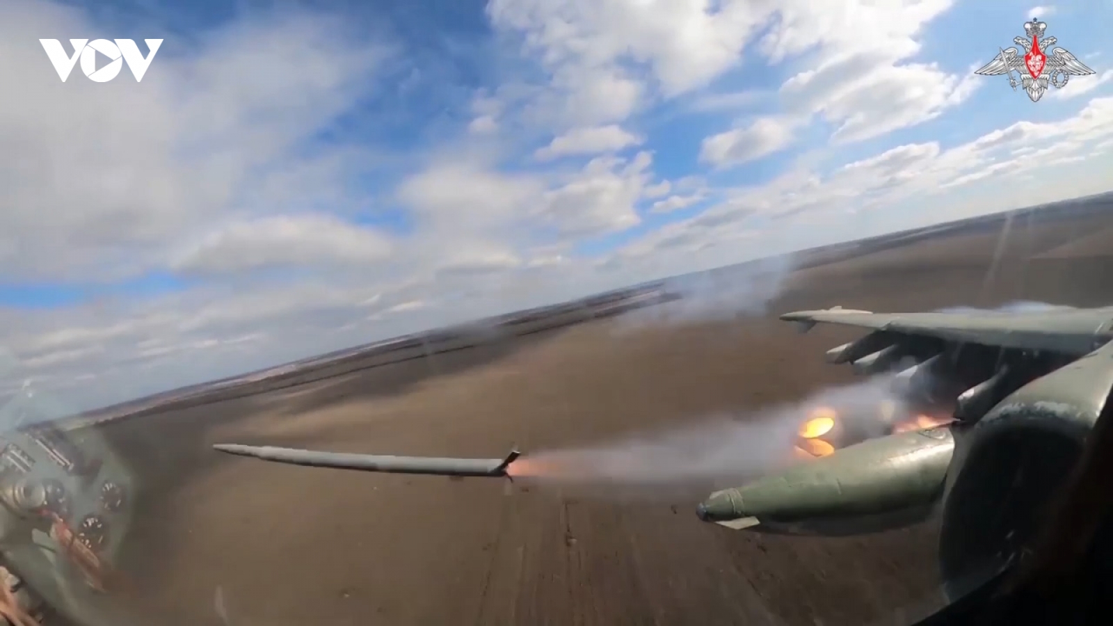 Cường kích Su-25 của Nga bay tầm thấp phóng tên lửa vào mục tiêu ở Ukraine