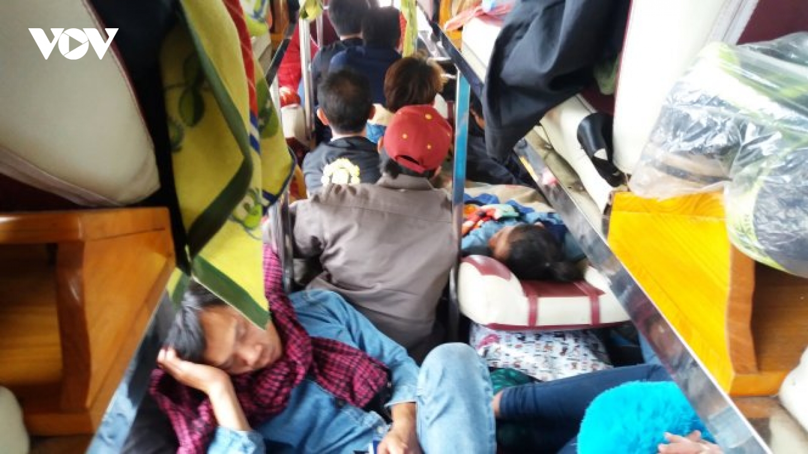 Nhồi nhét hành khách, tài xế có thể bị tước bằng lái xe