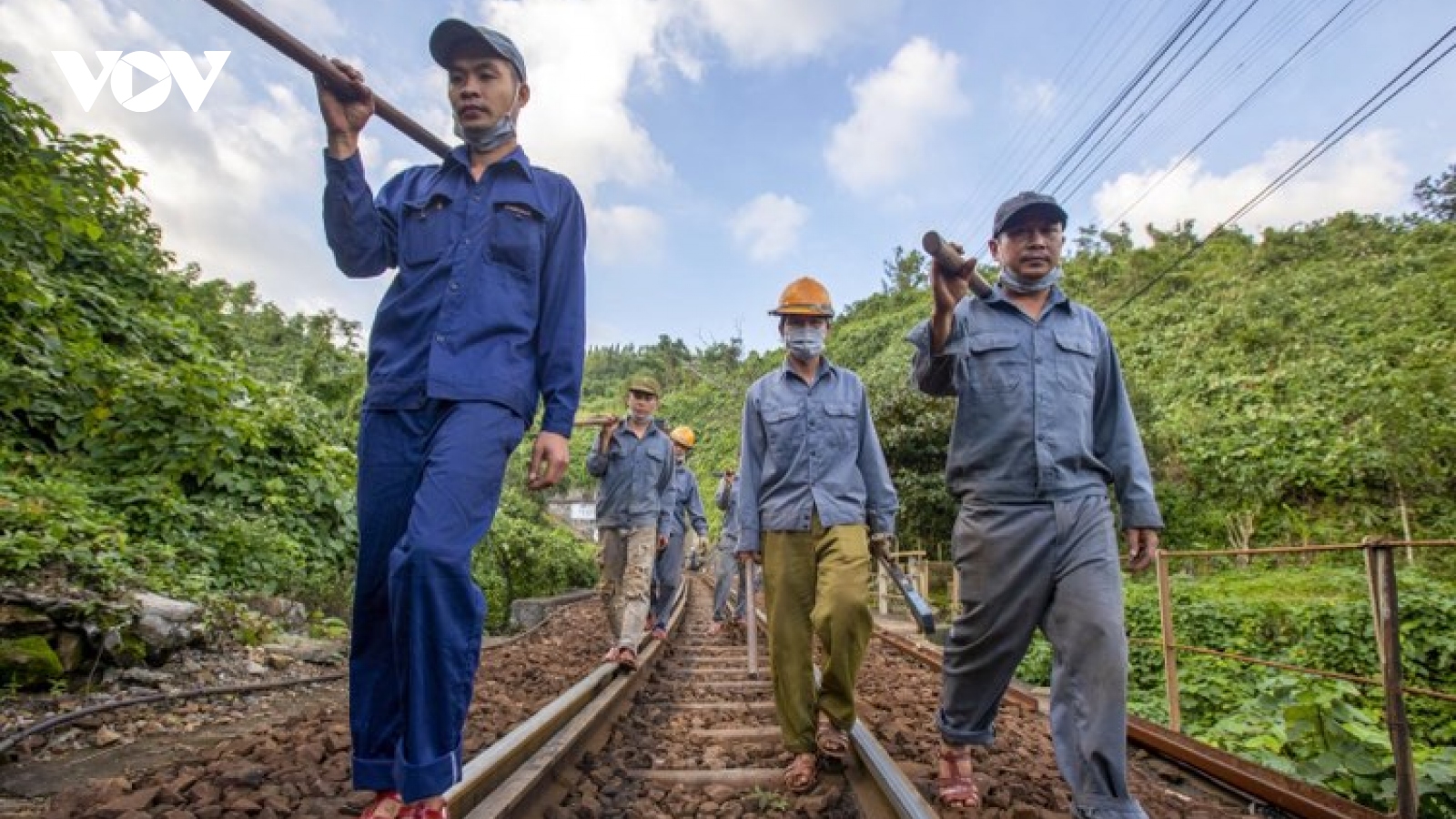 Những giọt mồ hôi trên đỉnh Đèo Mây