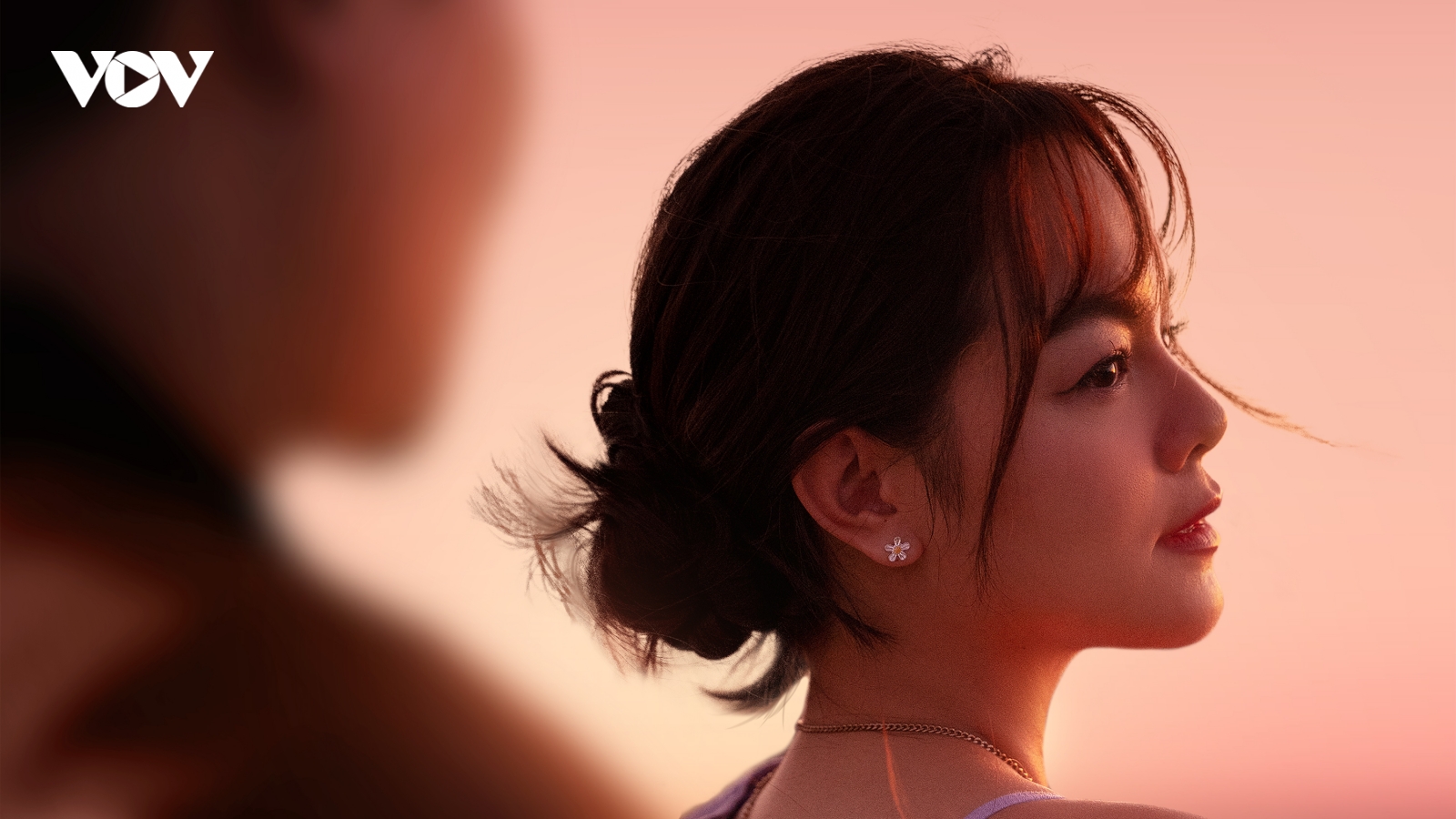 Phạm Quỳnh Anh trở lại với 2 ca khúc ballad xoa dịu những trái tim tổn thương