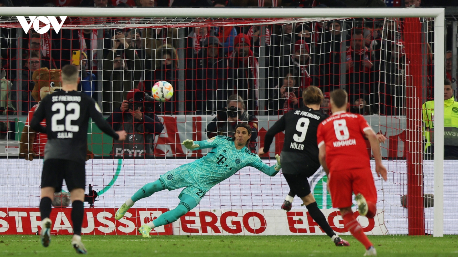 Bayern Munich bị loại khỏi Cúp Quốc gia Đức sau quả phạt đền ở phút 90+5
