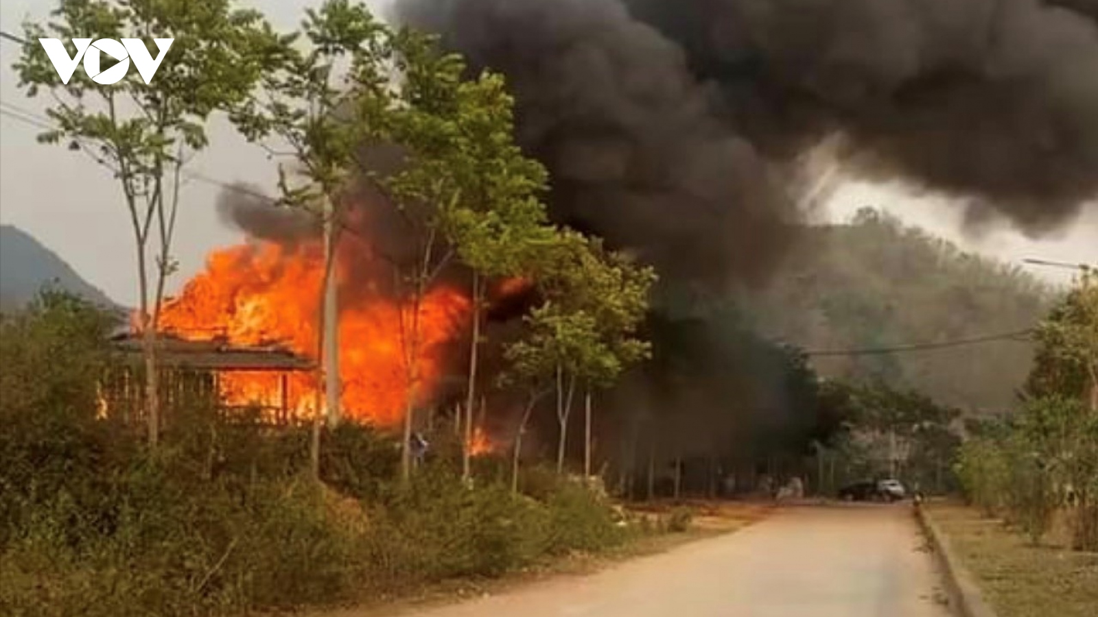 Hỏa hoạn thiêu rụi căn nhà sàn ở Sơn La