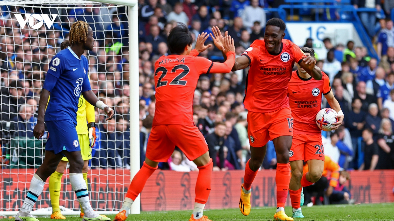 Kết quả Ngoại hạng Anh: Chelsea thua ngược Brighton theo kịch bản "điên rồ"