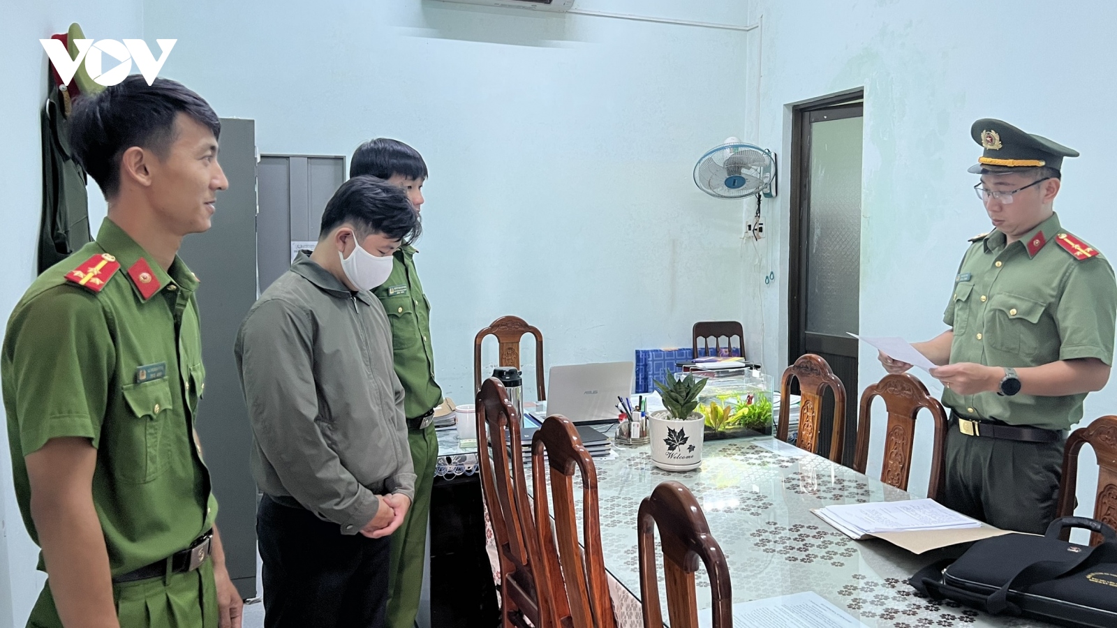Khởi tố 2 anh em ruột mua bằng giả để mở phòng khám nha khoa