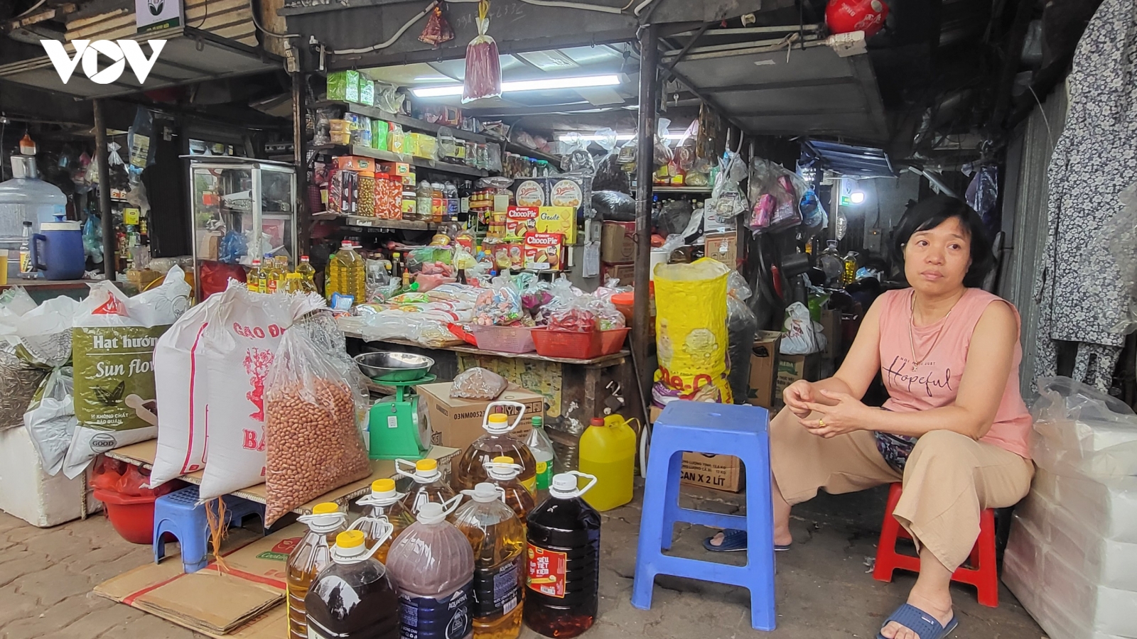 Chợ Ngã Tư Sở ế ẩm vì xập xệ, xuống cấp?