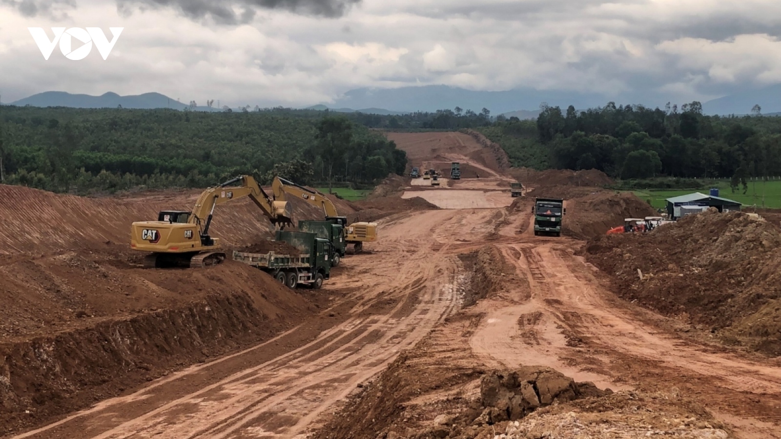 Mới bàn giao được gần 600/721km mặt bằng cao tốc Bắc - Nam giai đoạn 2