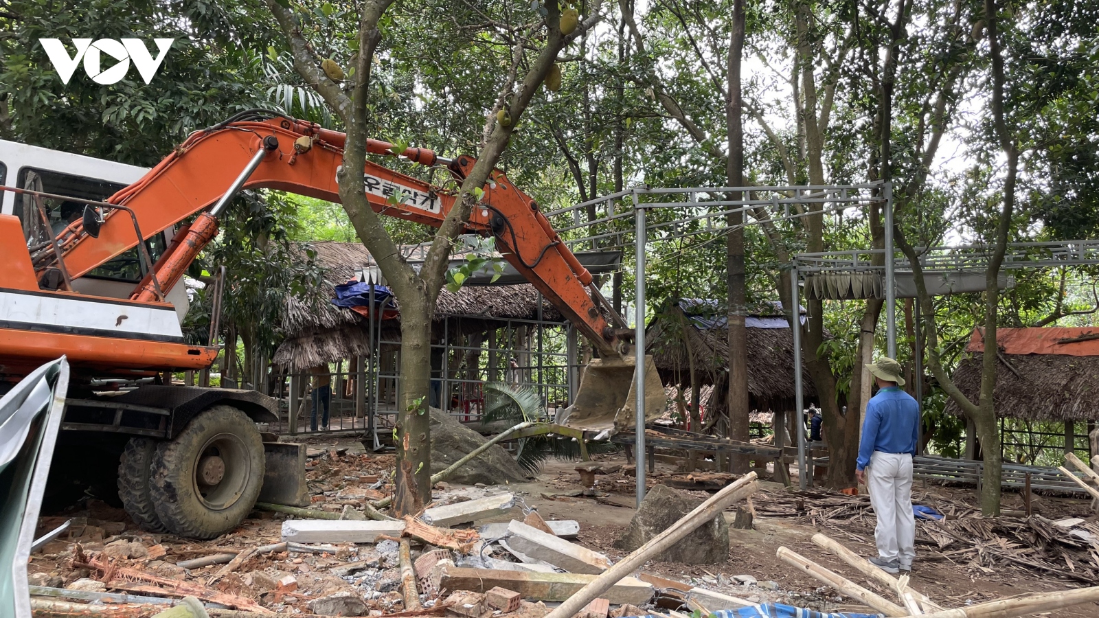 Đà Nẵng cưỡng chế các trường hợp xây dựng trái phép trên bán đảo Sơn Trà