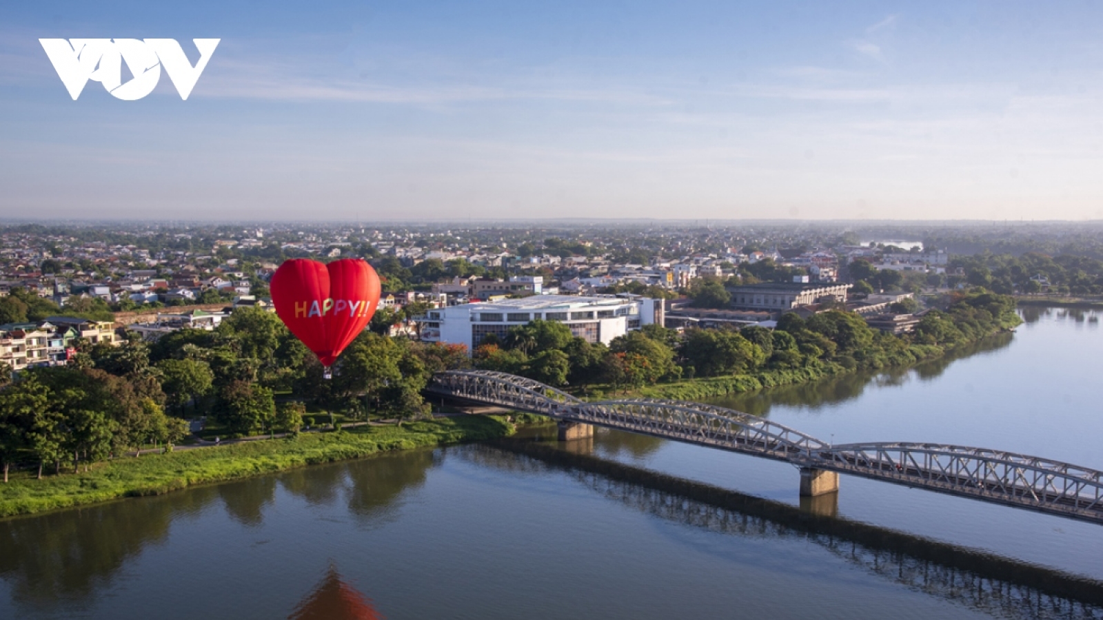 Tôn vinh vẻ đẹp Cố đô trong lễ hội khinh khí cầu Huế năm 2023