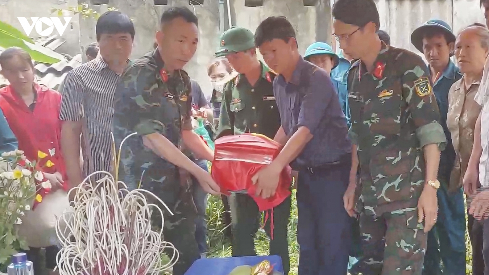 Cất bốc, an táng 2 hài cốt liệt sĩ hy sinh trong kháng chiến chống Pháp