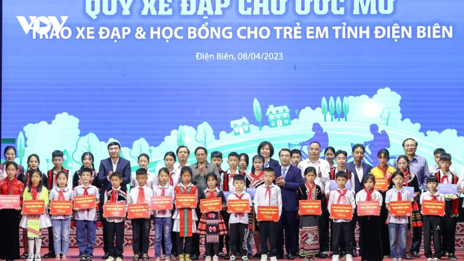 Thủ tướng: Lắng nghe trẻ em bằng trái tim và bảo vệ trẻ em bằng hành động