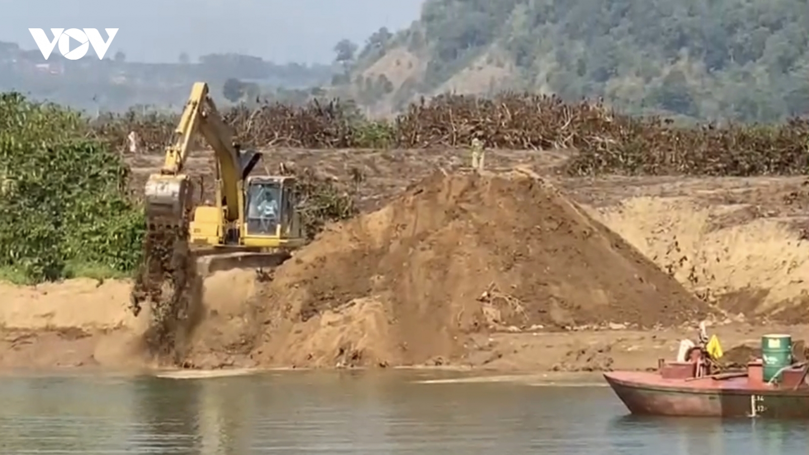 Sạt lở trên sông Krông Nô: Người dân quay phim tố giác doanh nghiệp