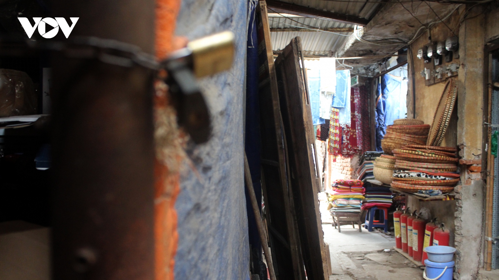 Nhiều chợ truyền thống ở Hà Nội vắng khách, xuống cấp trầm trọng