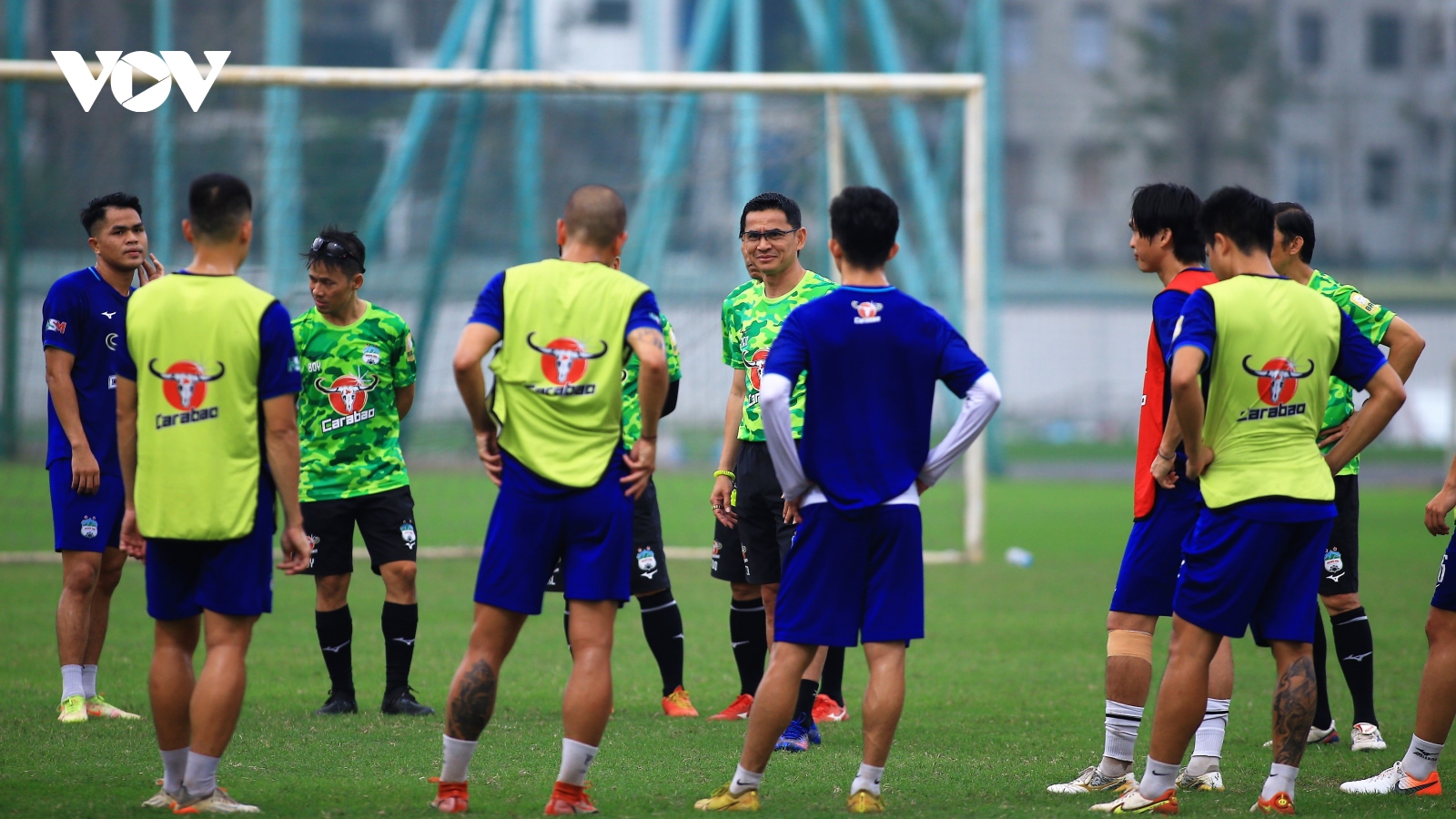 HAGL đón vị khách đặc biệt trong buổi tập trước ngày V-League trở lại