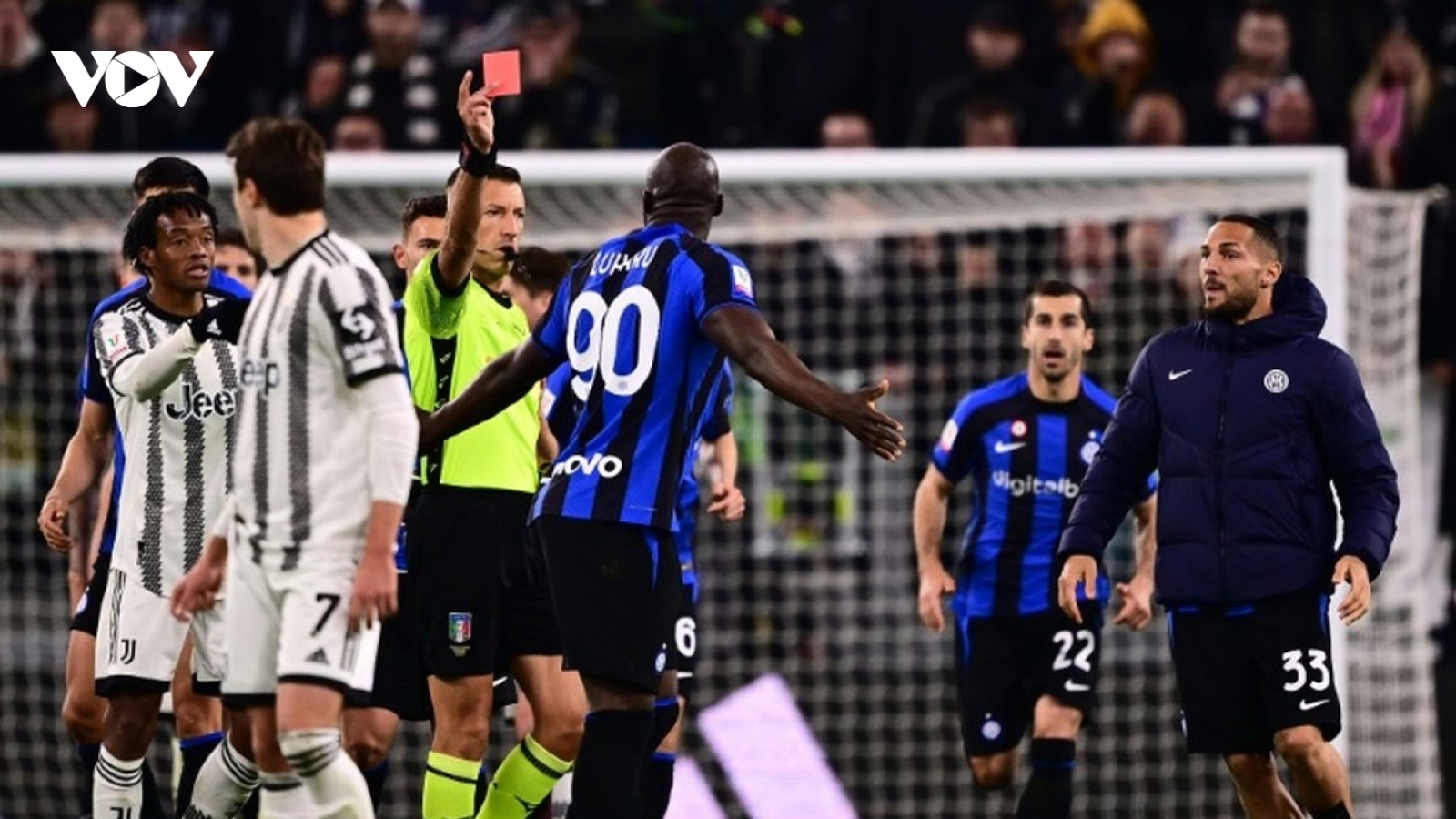 Lukaku ghi bàn rồi nhận thẻ đỏ, Inter Milan hoà Juventus sau diễn biến "điên rồ"