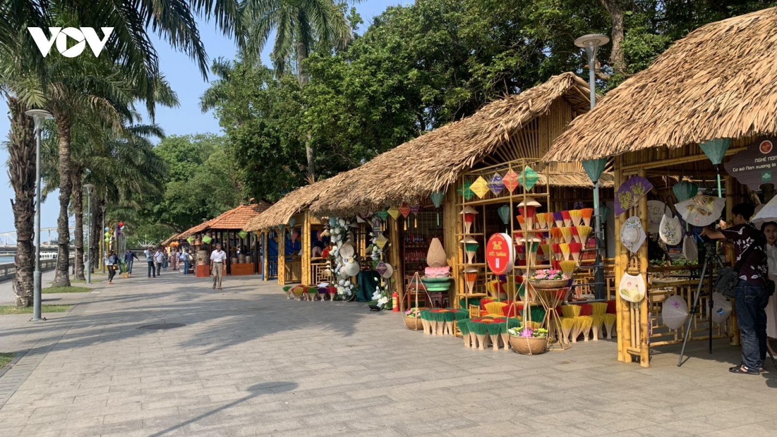 Khai mạc không gian làng nghề bên sông Hương