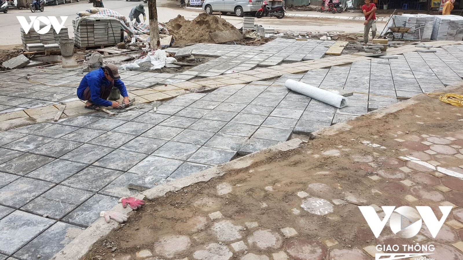 Nguyên nhân khiến đá vỉa hè "có độ bền 70 năm" xuống cấp