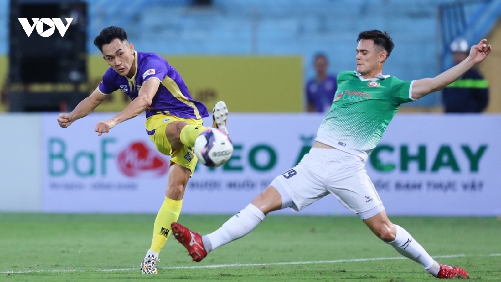Lịch thi đấu bóng đá hôm nay 17/4: Hà Nội FC đối mặt thử thách
