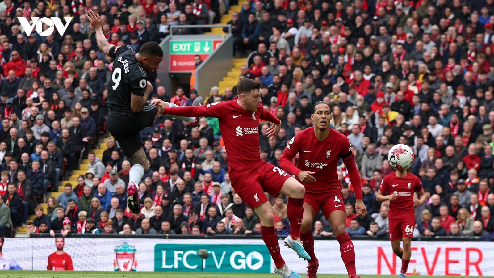 Liverpool 2-2 Arsenal: Pháo thủ cầm vàng lại để vàng rơi