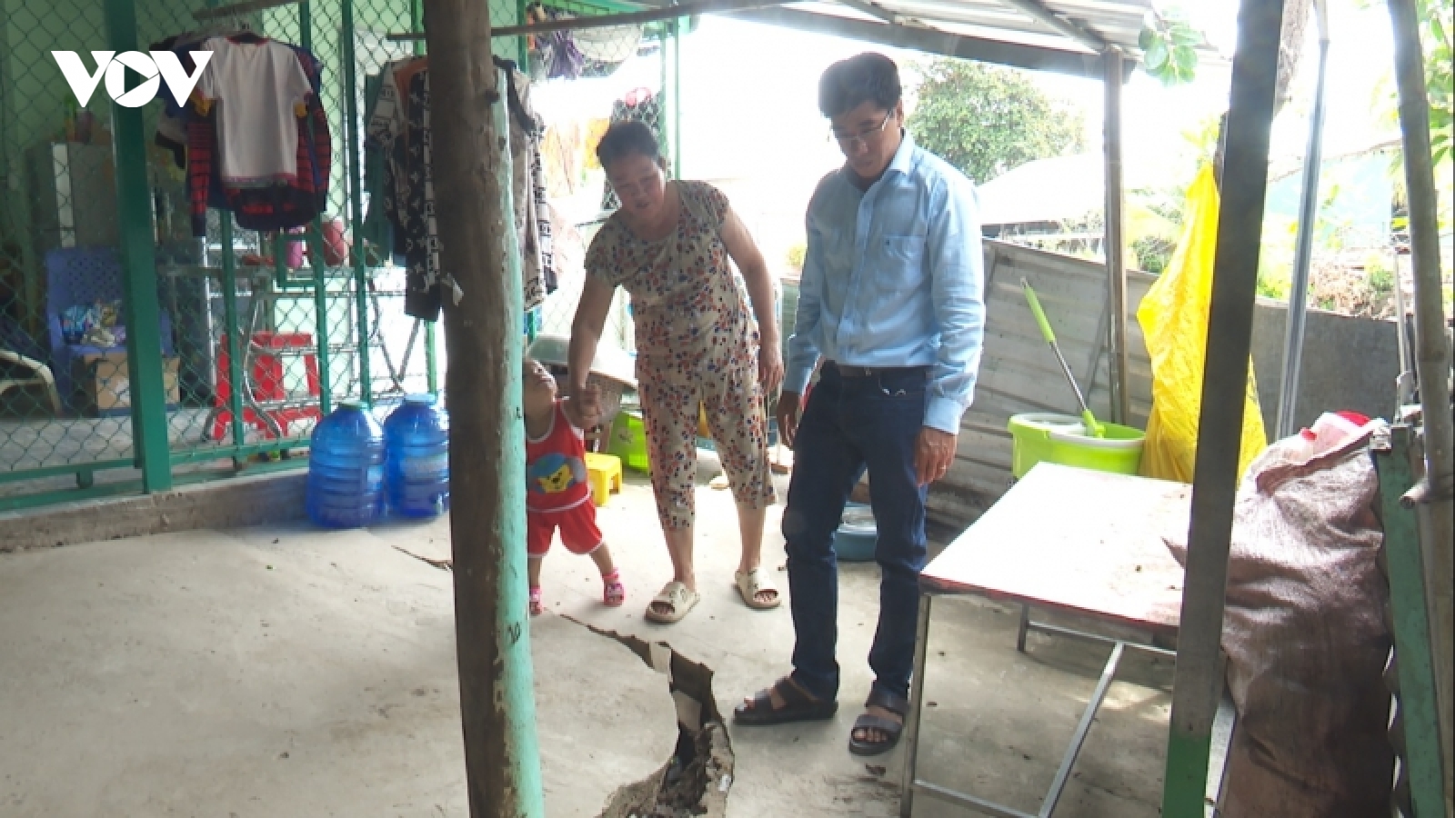 Vụ sạt lở ở Sa Đéc tỉnh Đồng Tháp - tiếp tục xuất hiện thêm nhiều vết nứt