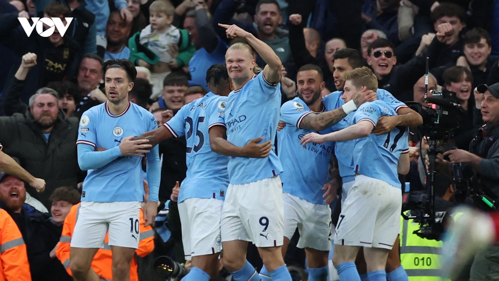 Đại thắng Arsenal, Man City sáng cửa vô địch Ngoại hạng Anh