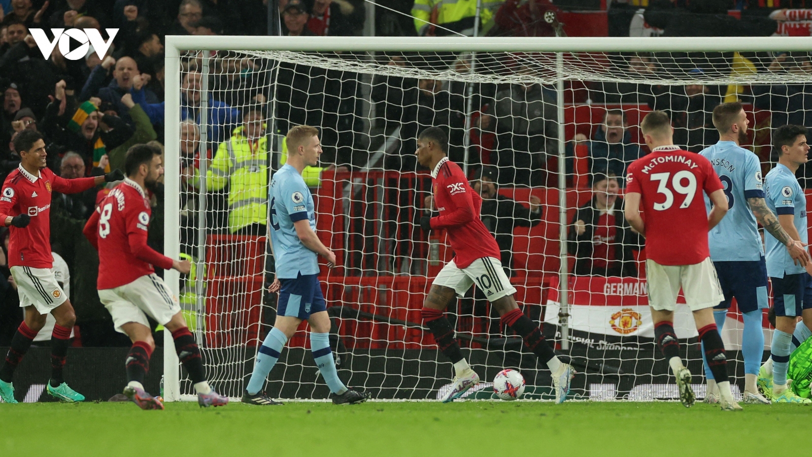 Rashford hóa người hùng, MU trả thành công món nợ trước Brentford