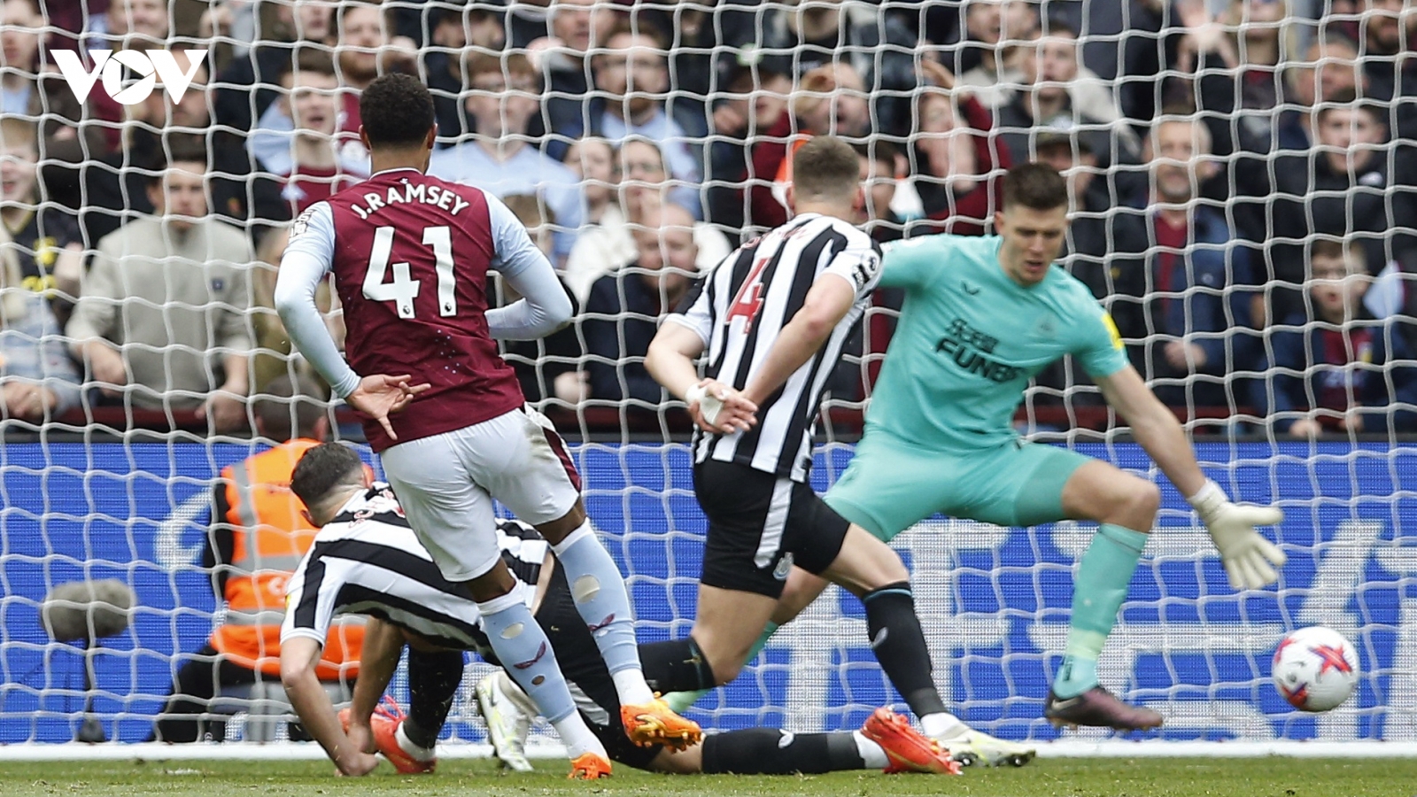 Newcastle thảm bại, MU sáng cửa trở lại vị trí top 3 Ngoại hạng Anh