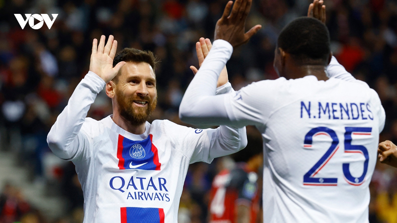 Ghi bàn giúp PSG đánh bại Nice, Messi vượt kỷ lục của Ronaldo