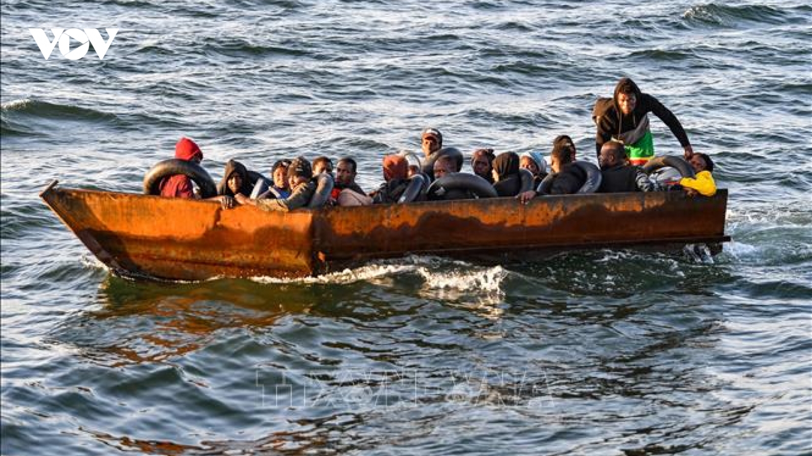 Ít nhất 20 người di cư mất tích sau khi chìm thuyền ngoài khơi Tunisia