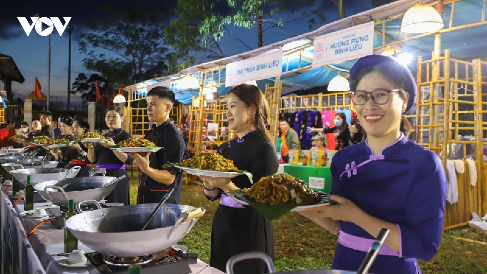 Rộn ràng loạt lễ hội “trên rừng dưới biển” tại Quảng Ninh