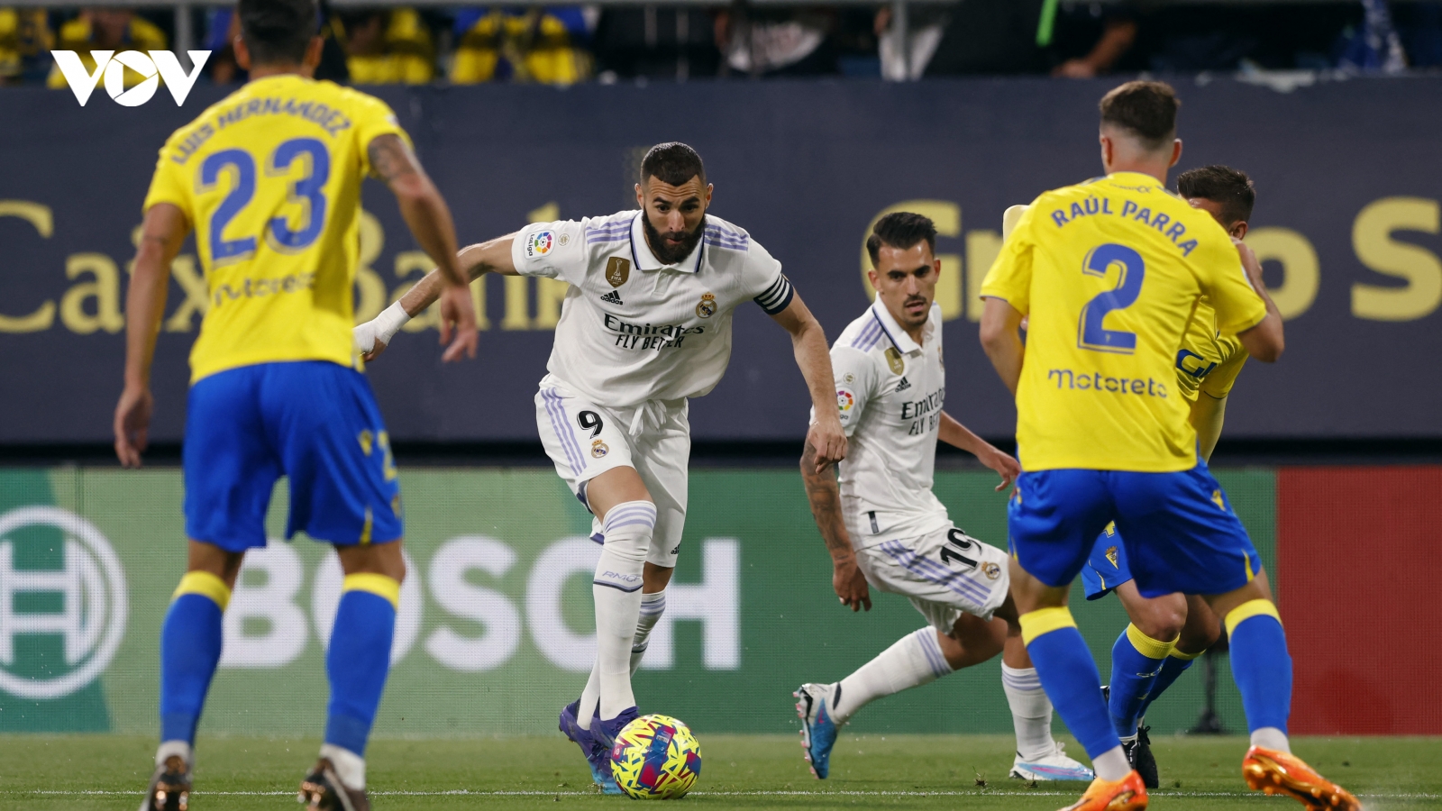 Benzema vô duyên kỳ lạ, Real Madrid hạ gục Cadiz nhờ 5 phút thăng hoa