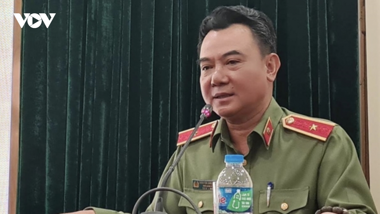 Cựu thiếu tướng bị cáo buộc môi giới hối lộ như thế nào ở vụ "chuyến bay giải cứu"?