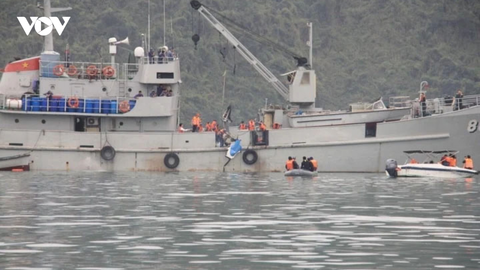 Ngư dân Hải Phòng: Trực thăng quay 2 vòng trên núi rồi lao xuống biển và phát nổ