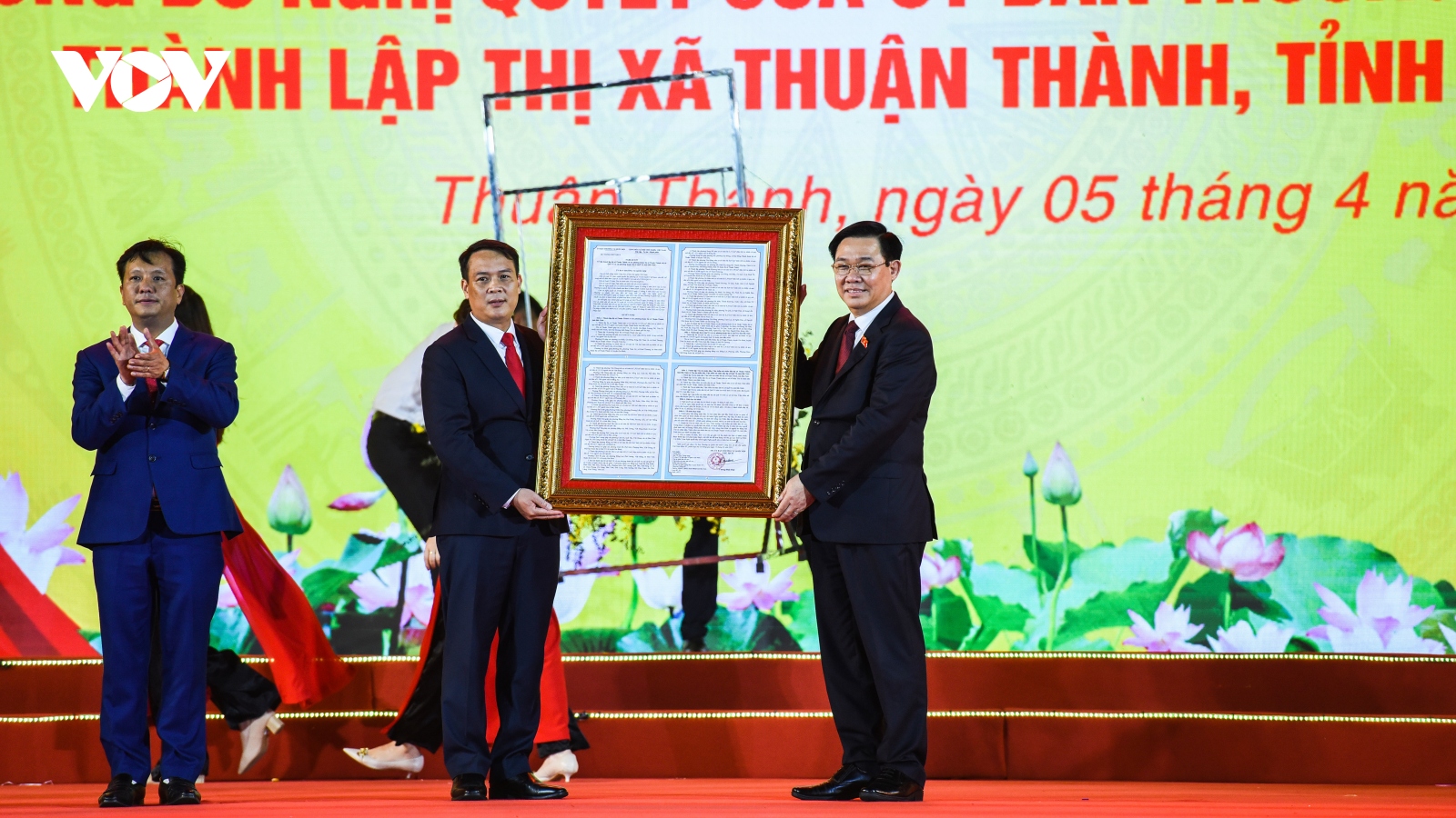 Toàn cảnh Lễ công bố thành lập thị xã Thuận Thành của tỉnh Bắc Ninh