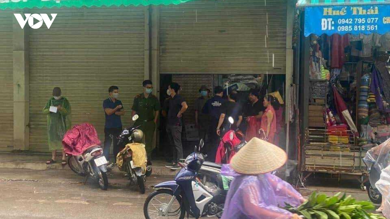 Điều tra vụ vợ chồng tiểu thương ở Hòa Bình chết trong cửa hàng