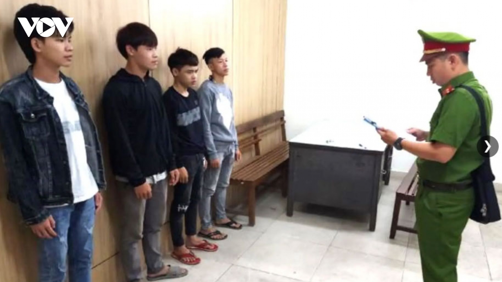 Khởi tố nhóm thanh thiếu niên mang hung khí đi hỗn chiến ở Đà Nẵng