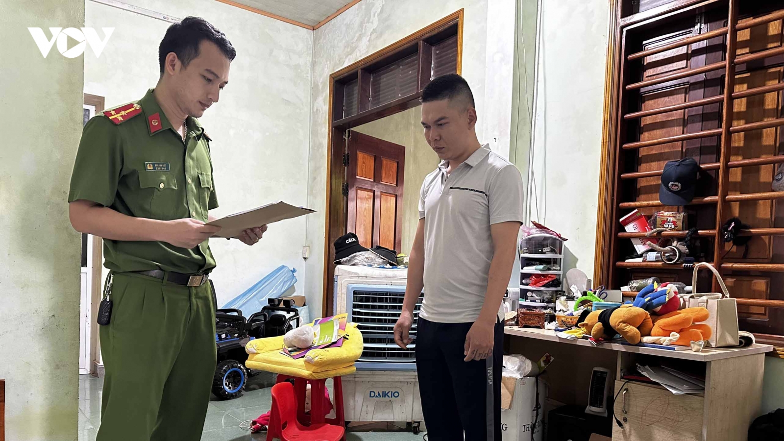 Bắt tạm giam đối tượng cho vay nặng lãi lên đến 365% /năm