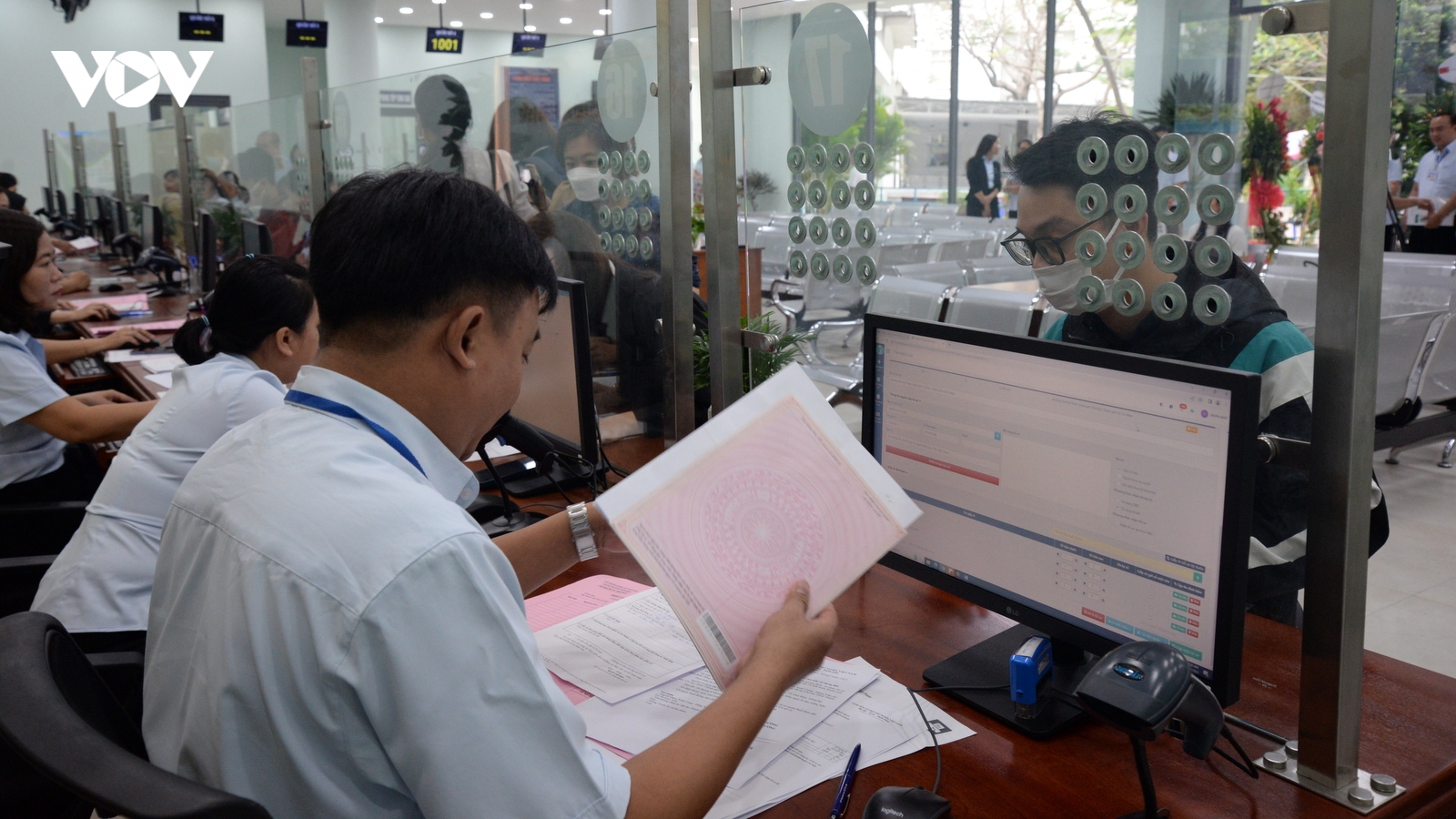 TP.HCM ban hành quy định miễn nhiệm, điều chuyển cán bộ uy tín giảm sút