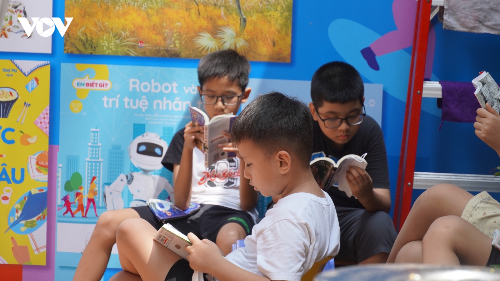 Gia đình, nhà trường đóng vai trò rất lớn trong việc hình thành thói quen đọc sách