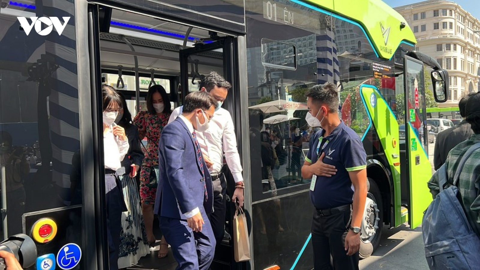 Cần "đại phẫu" để "lột xác" giao thông công cộng