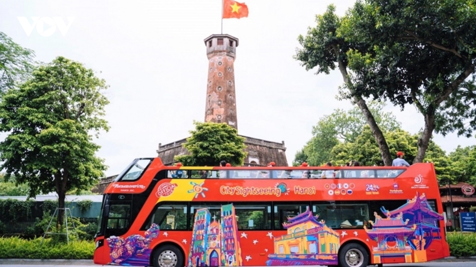 Hà Nội miễn phí vé xe bus 2 tầng cho du khách trong kỳ nghỉ lễ 30/4 - 1/5