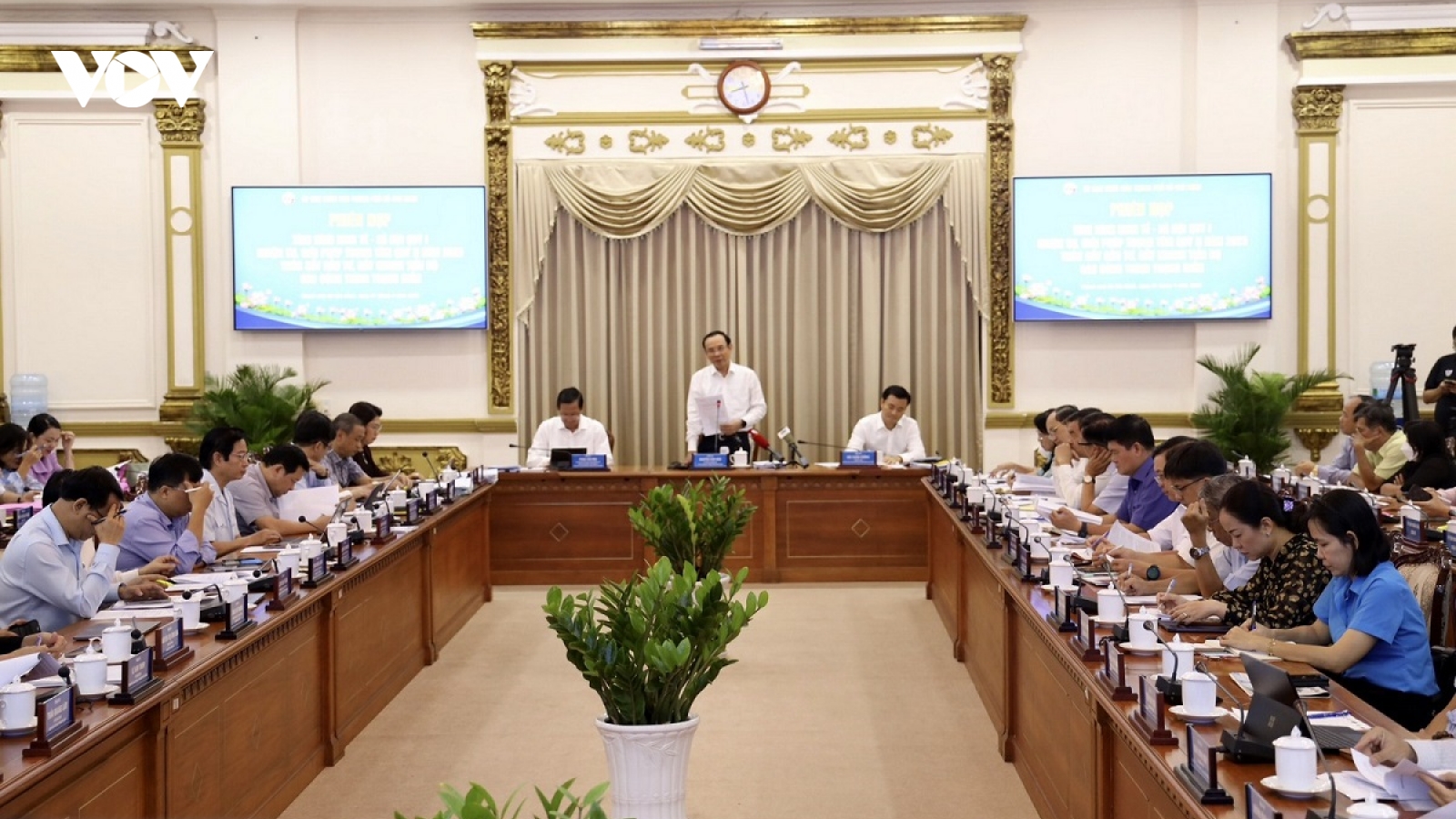 Tăng trưởng Quý 1 của TP.HCM thấp có phần do sự trì trệ của bộ máy hành chính?