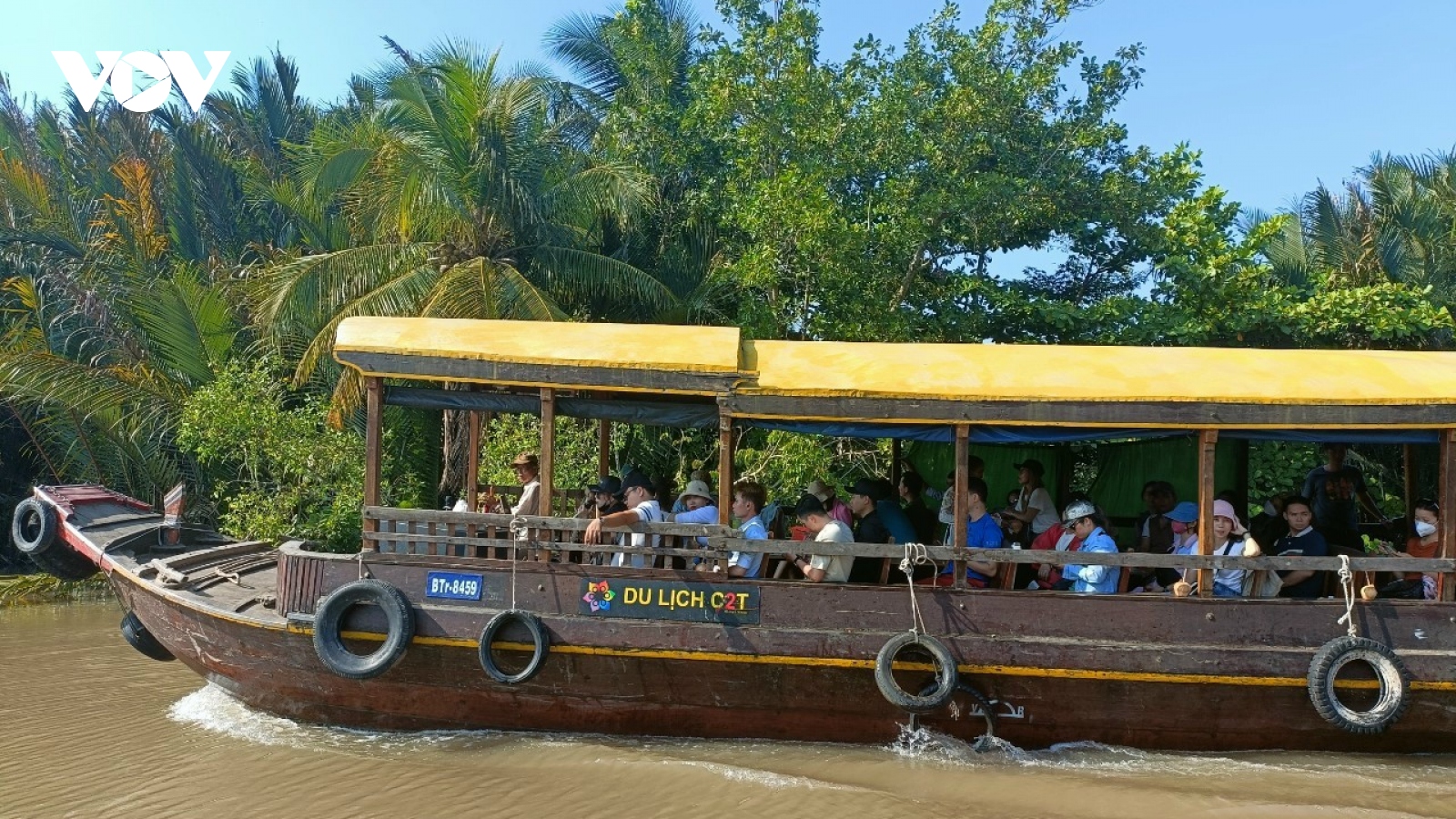 Nhiều tàu du lịch Tiền Giang, Bến Tre nằm bờ vì chưa có "hộp đen"