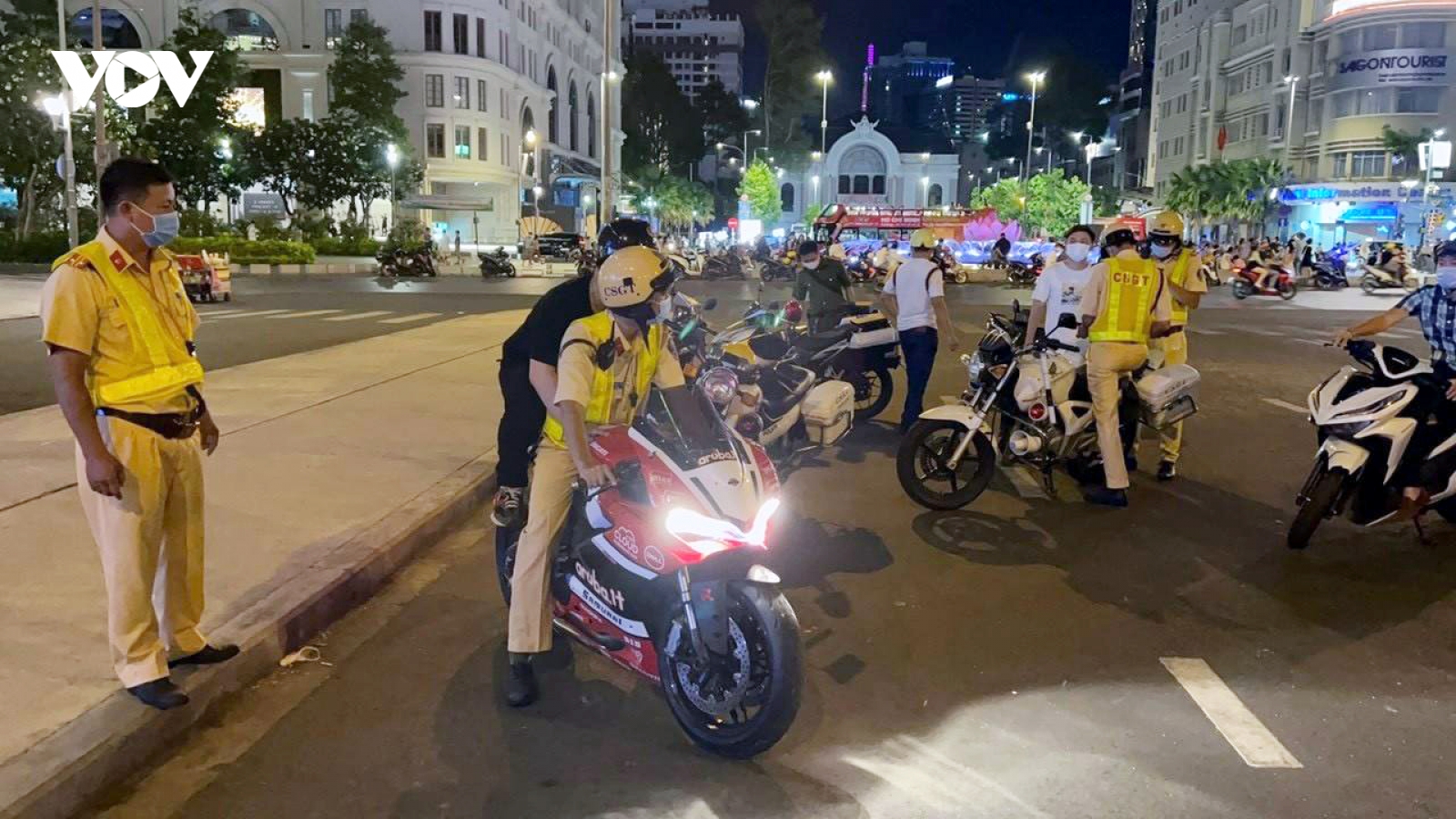 Phát hiện hàng chục xe máy nghi “độ chế” ở phố đi bộ Nguyễn Huệ