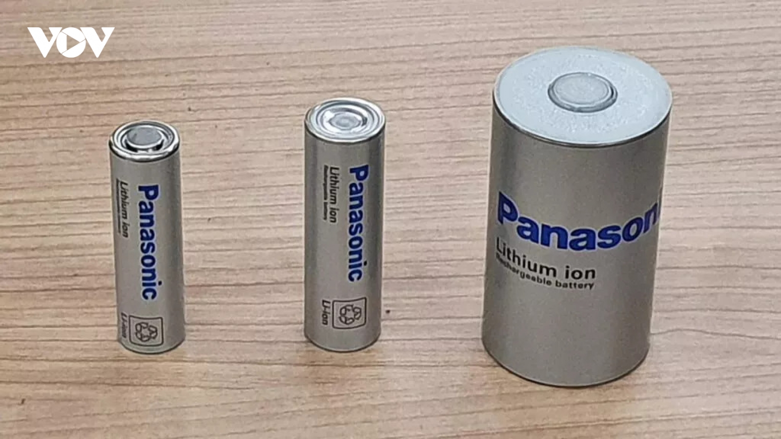 BMW và Stellantis đàm phán với Panasonic về các nhà máy pin mới