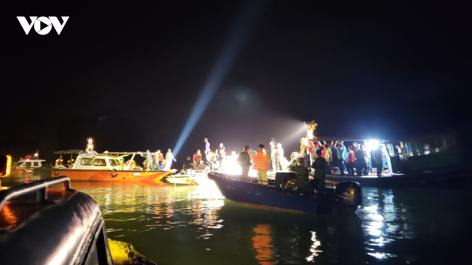 Huy động nhiều lực lượng, phương tiện tìm kiếm nạn nhân vụ máy bay rơi tại Hải Phòng